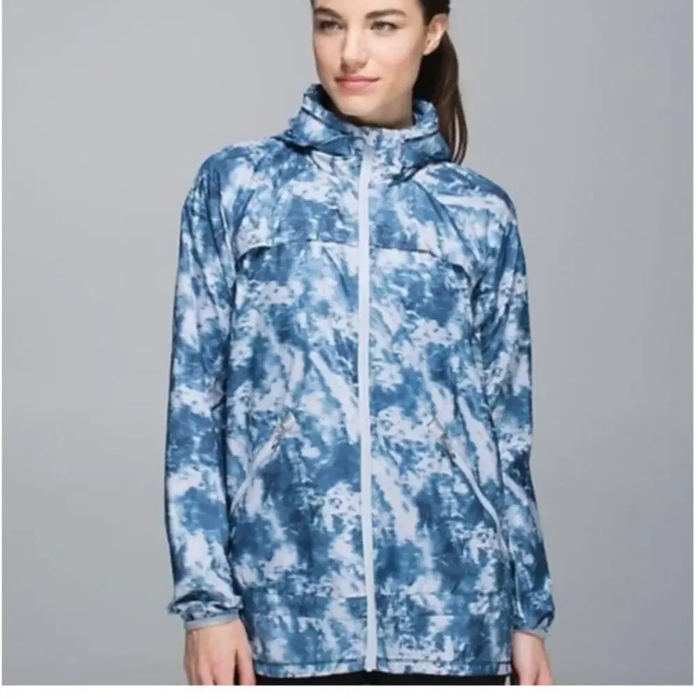 Lululemon Pack It Up Jacket Blue Tie Dye Hooded Windbreaker Size 10
